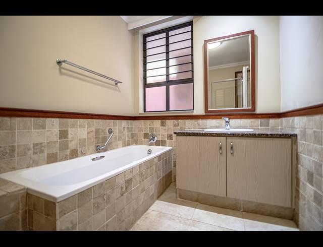 2 BEDROOM APARTMENT FOR SALE IN NEWLANDS